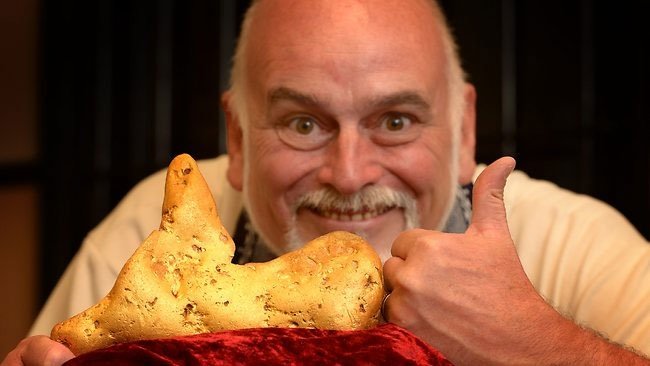 Man finds 5.5 kg gold nugget worth $300,000 (£200k)